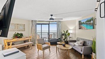 Leilighet, 1 soverom, balkong, havutsikt | Oppholdsområde