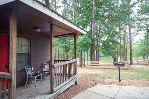 Terrace/patio - 1 rm cabin, shared bth house, at Kick Back Ranch. (Ramer)