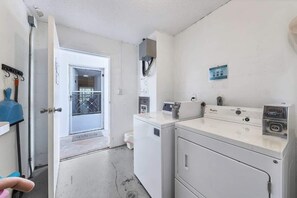 Interior - Updated 2-Bedroom Condo Near Crescent Beach (Sarasota)