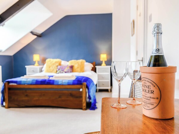 4 多间卧室、免费 WiFi、床单