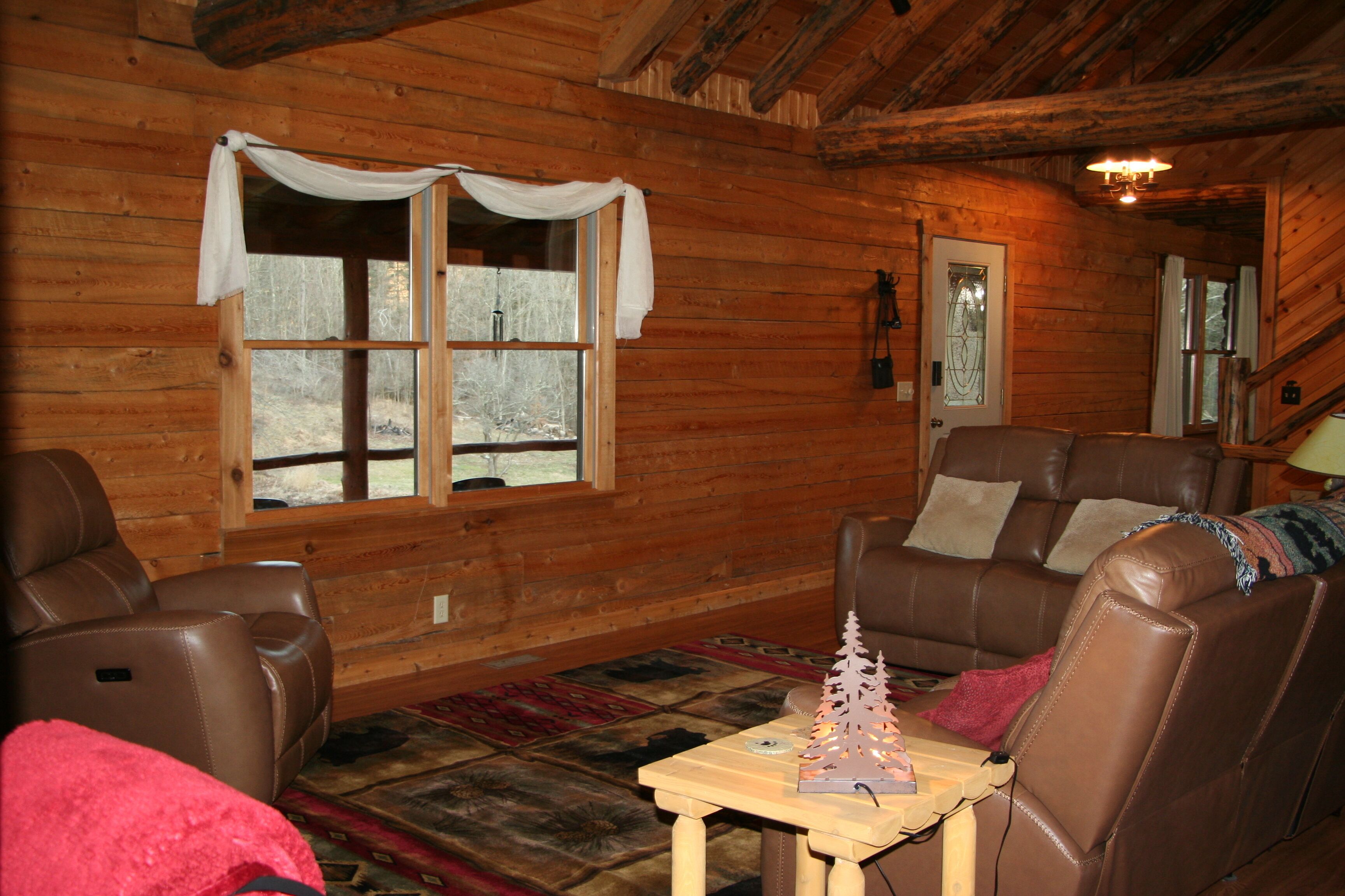 Log Cabin Home W/ Hot Tub, Fishing Ponds, Hiking Trail, Wildlife, & Great Views!