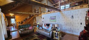 Smart-TV, Kamin, DVD-Player, Tischtennisplatte