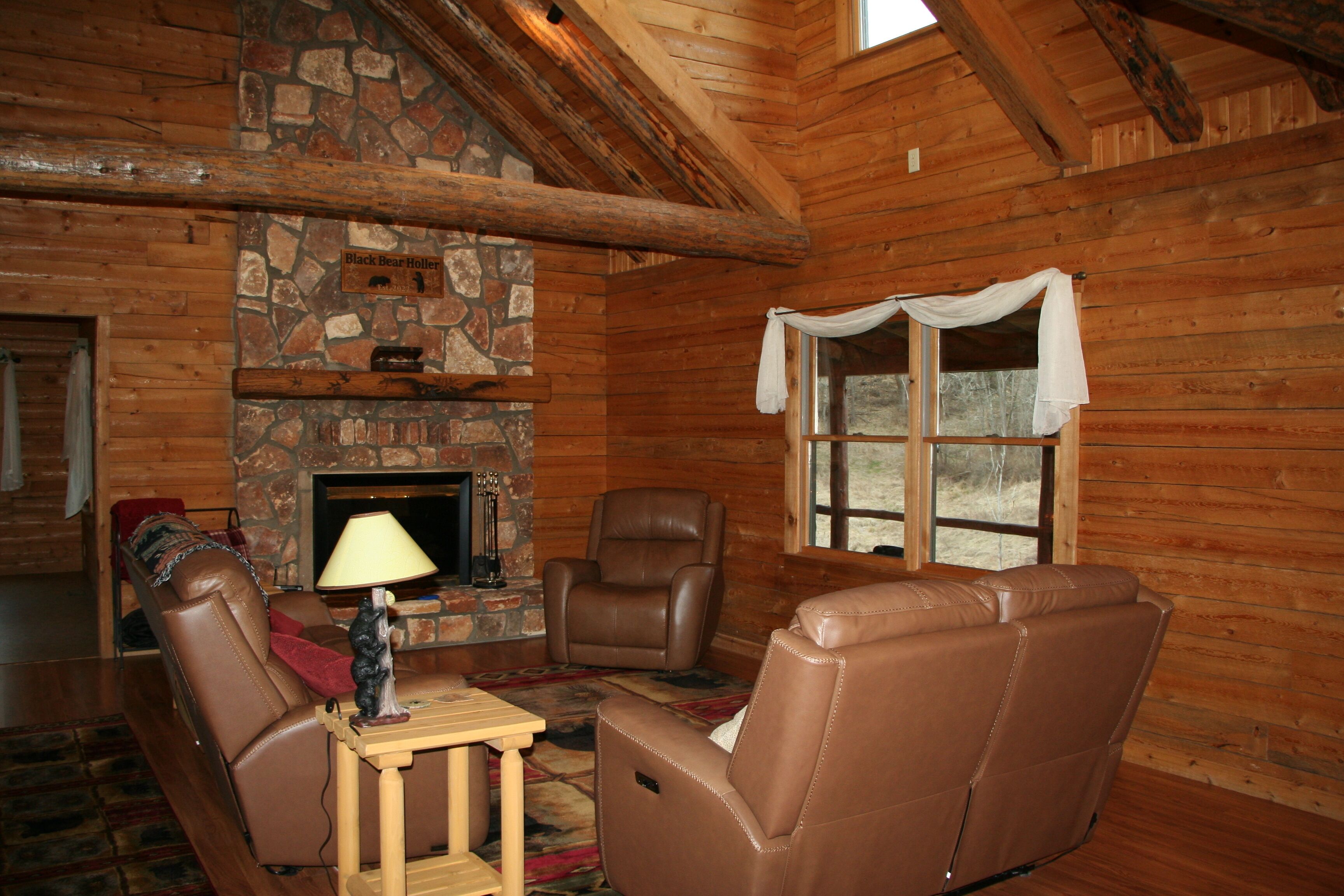 Log Cabin Home W/ Hot Tub, Fishing Ponds, Hiking Trail, Wildlife, & Great Views!