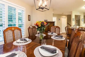 Dining - Enjoy all 4 seasons at this spacious, pet friendly home! Great views, sleeps 10  (Wintergreen Resort)