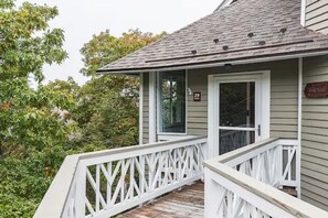 Property grounds - Enjoy all 4 seasons at this spacious, pet friendly home! Great views, sleeps 10  (Wintergreen Resort)