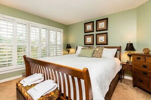 5 Schlafzimmer, Schreibtisch, Bügeleisen/Bügelbrett, Reisekinderbett
