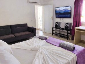 2 bedrooms, iron/ironing board