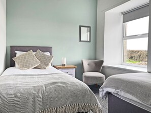 3 bedrooms, free WiFi, bed sheets - 3 bedroom accommodation in Newton Stewart (Newton Stewart)