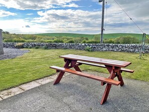 Outdoor dining - 3 bedroom accommodation in Newton Stewart (Newton Stewart)