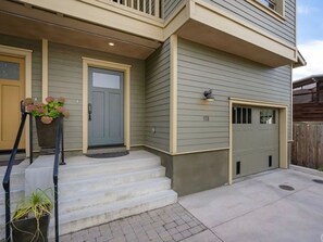 Exterior - Be a SLOCAL - Contemporary Townhome in the Heart of SLO (20% August Discount) (San Luis obispo)