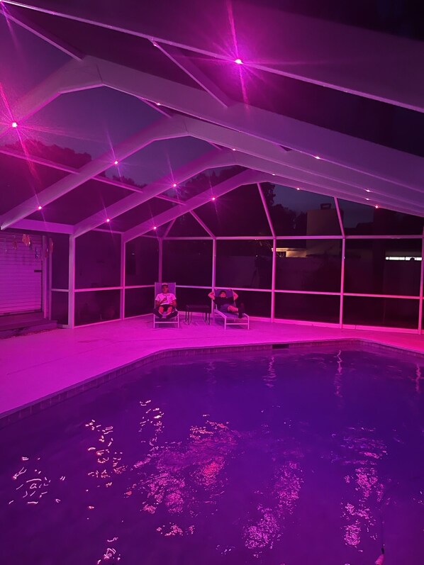 Alberca al aire libre y alberca climatizada