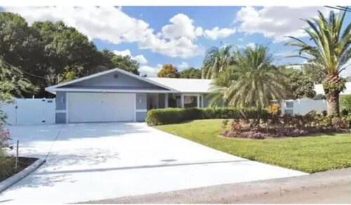 Private pool lake house with game room—just 4 minutes from LEGOLAND