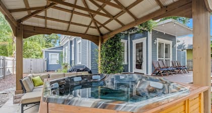 The Elizabeth House historic 1903 restored beauty 3 blocks from Armature Works