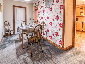 Dining - 1 bedroom accommodation in Leverburgh, Isle of Harris (Leverburgh, Isle of Harris)