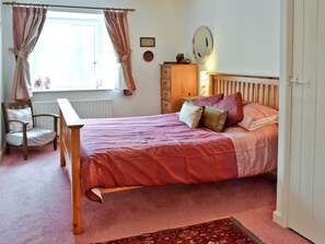 3 室のベッドルーム、WiFi (無料)、ベッドシーツ