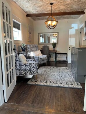 Smart TV, futbolito y tenis de mesa 