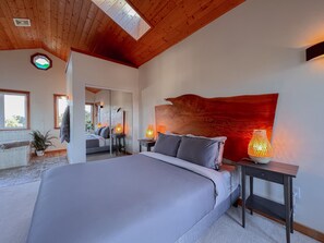 2 bedrooms, travel cot, free WiFi, bed sheets