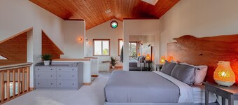 Hilltop Red House-Marina, View, Downtown, Pet, BBQ