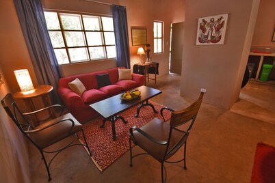 Hermosa casa de lujo en la selva, a orillas de la Laguna Azul.