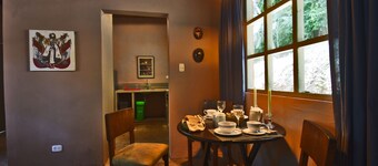 Hermosa casa de lujo en la selva, a orillas de la Laguna Azul.