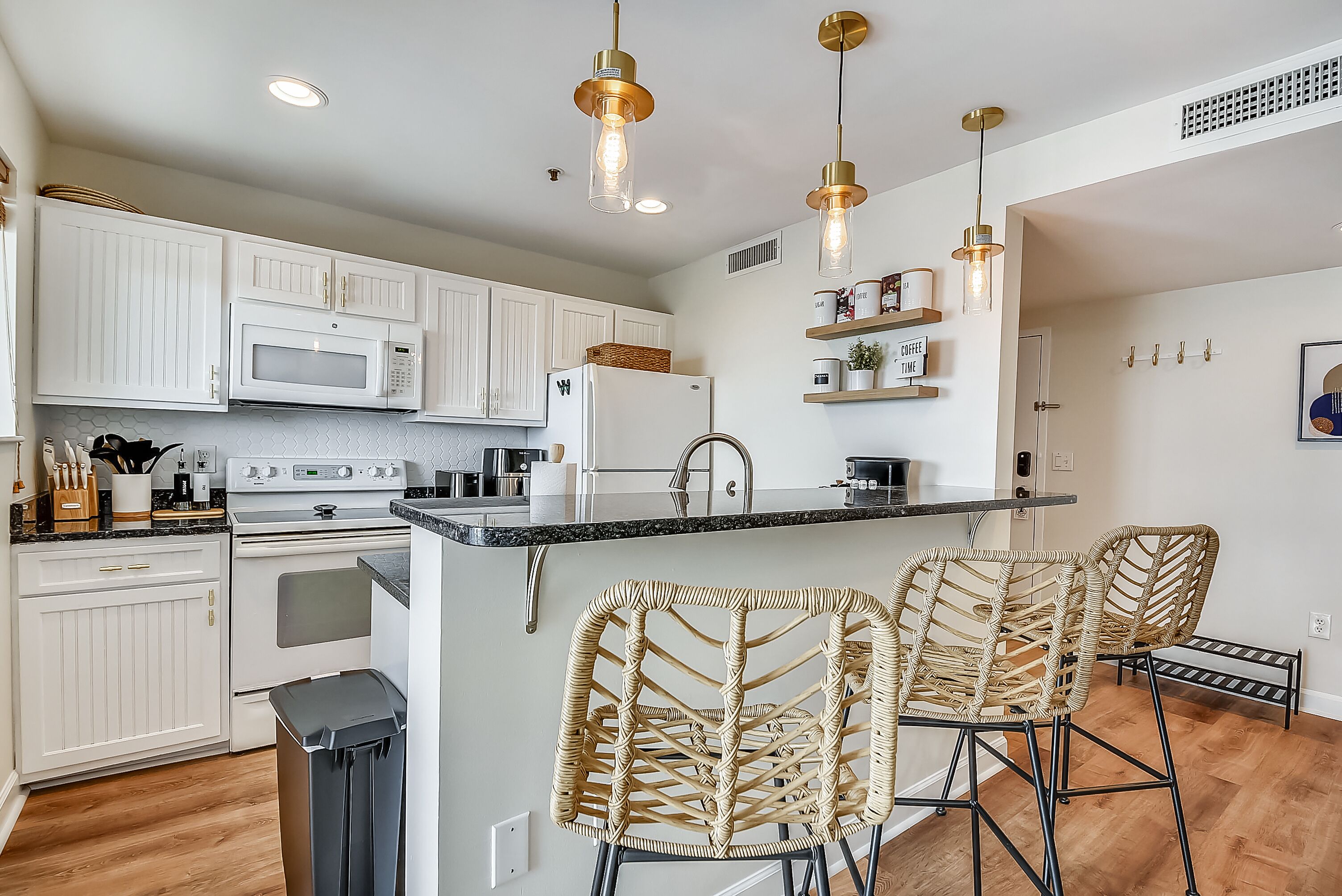 Ocean Views! Outdoor/Indoor Pools! Snowbirds!