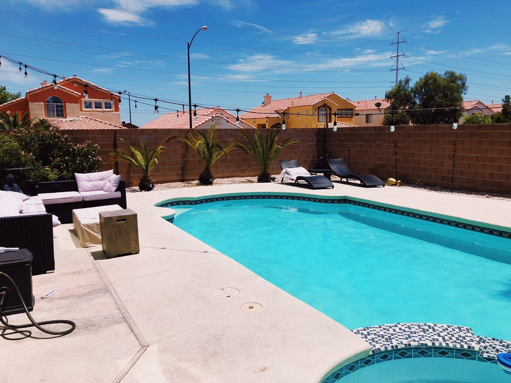 Beautiful house -3 bedrooms pool & jacuzzi!
