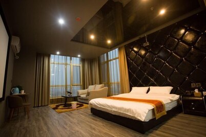 Fenni Music Video Hotel