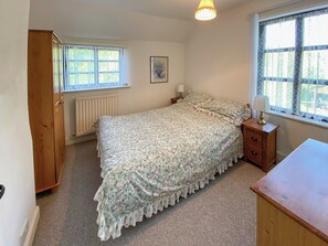 1 bedroom, bed sheets