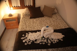 3 chambres, fer et planche à repasser, Wi-Fi gratuit, draps fournis