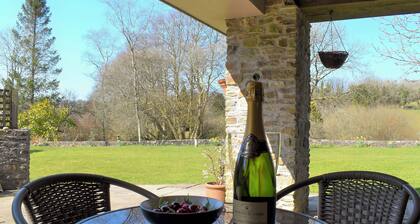 2 bedroom accommodation in Brentor