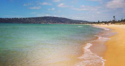 Open plan large townhouse with direct access to beautiful beach