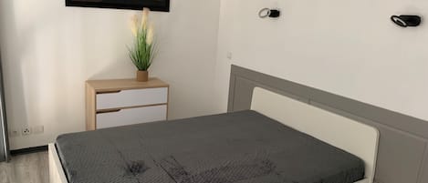 2 habitaciones, tabla de planchar con plancha y wifi gratis
