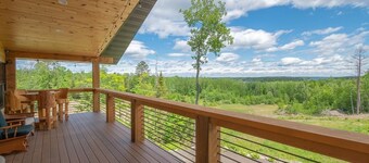  Cozy Cabin Retreat with Lake Views.  Exclusive coupons included