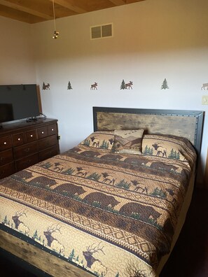 6 bedrooms, iron/ironing board, free WiFi, bed sheets