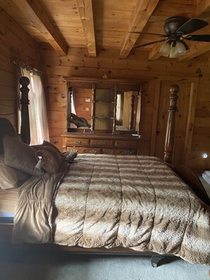 6 bedrooms, iron/ironing board, free WiFi, bed sheets