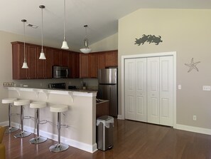 Frigorifero, forno, piano cottura, lavastoviglie