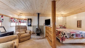 Cabin tiện nghi đơn giản | Khu phòng khách | TV màn hình phẳng