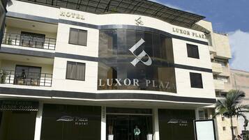 Fachada de la propiedad