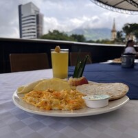 Desayuno continental incluido todos los días