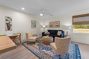 Smart TV - Entire Suite | Walk & Bike to Everything! (Oriental)