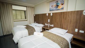 ห้องดีลักซ์ดับเบิล | เครื่องนอนระดับพรีเมียม, ผ้านวมขนเป็ด, ตู้นิรภัยในห้องพัก