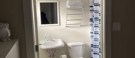 Combined shower/bathtub, towels, toilet paper