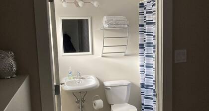 Beautiful Two Bedrooms and 2.5 Bathrooms - 30 Minutes from Dartmouth