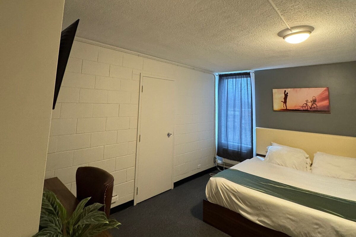 Comfort Room, 1 Bedroom | Living area | 50-inch LED TV with cable channels, TV