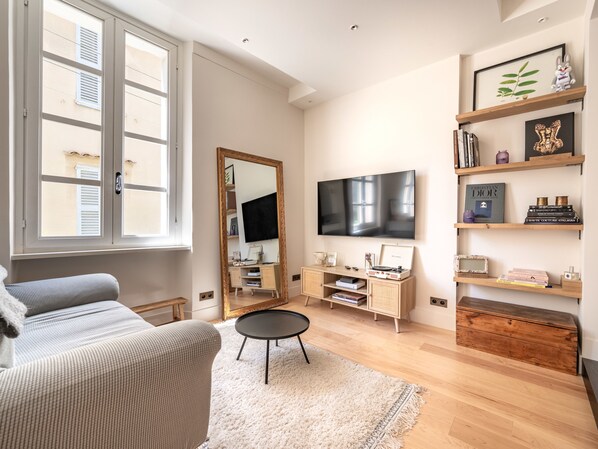 TV, books, stereo