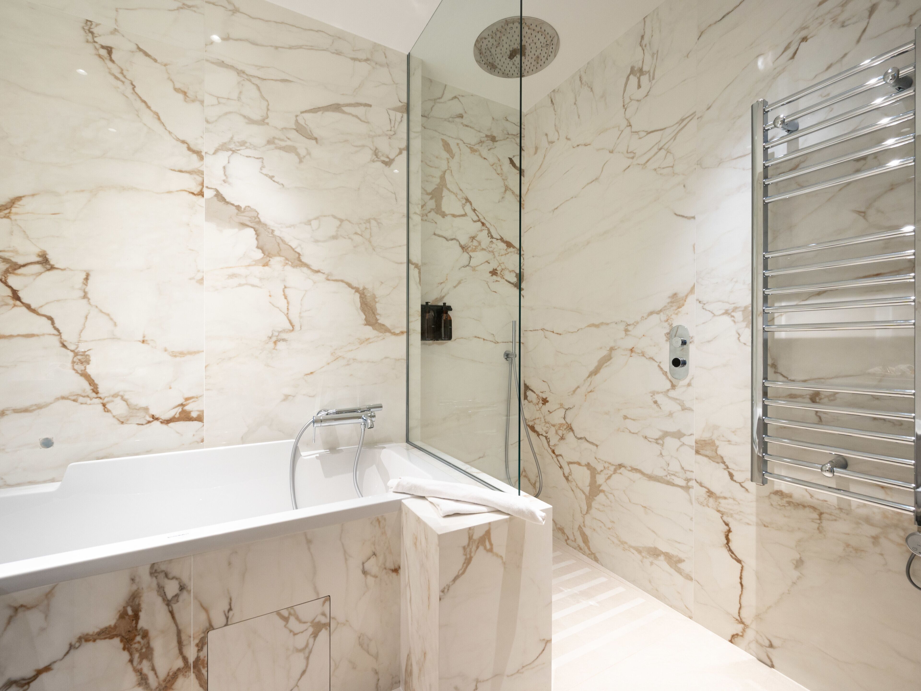 Bathtub, free toiletries, hair dryer, towels