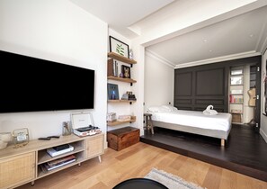 WiFi, bed sheets
