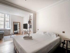 WiFi, bed sheets - Studio de l'Horloge - Welkeys (Antibes)