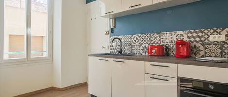 Fridge, microwave, coffee/tea maker, toaster