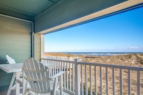 OCEANFRONT OASIS - perfect pet friendly OBX getaway
